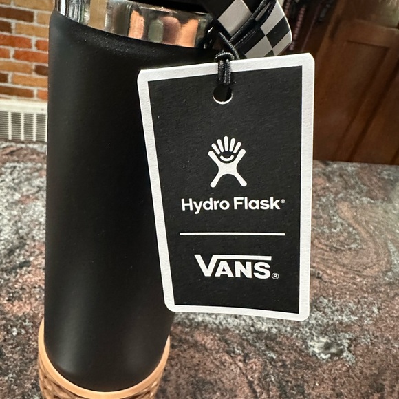 LIMITED EDITION NWT Hydroflask x Vans 24oz water bottle - Picture 8 of 10